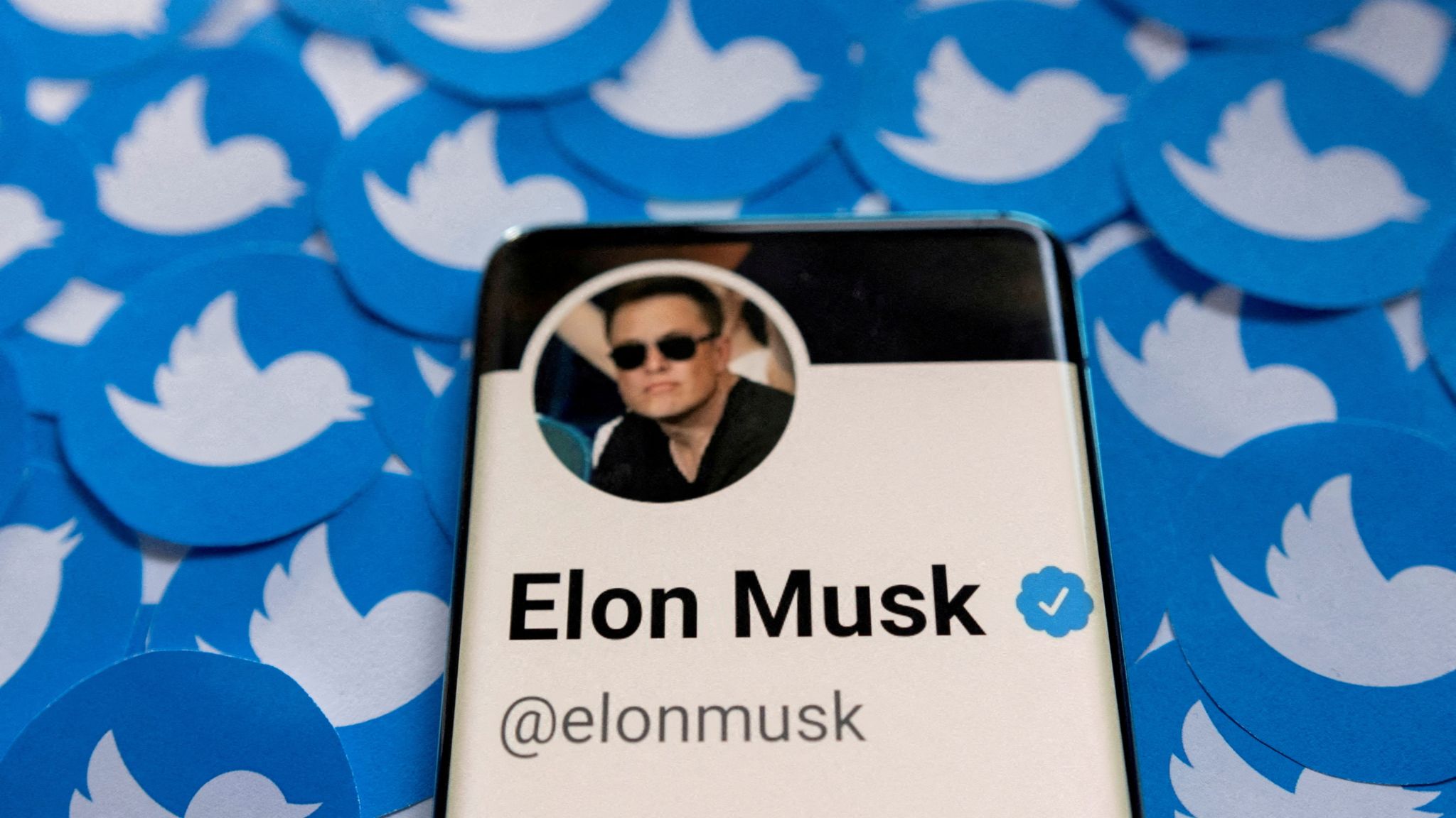 Musk plánuje uživatelům ověřených účtů na Twitteru účtovat 198 Kč měsíčně