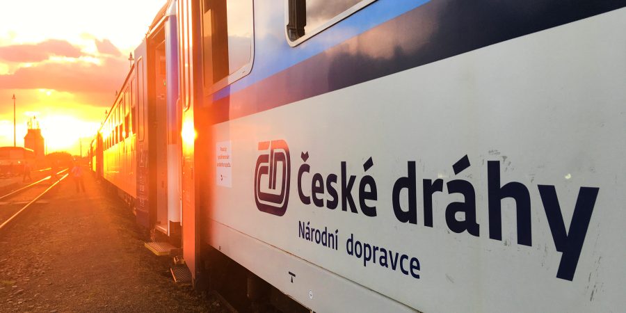 Více než tři čtvrtiny cestujících ve vlacích v ČR využívají datové připojení