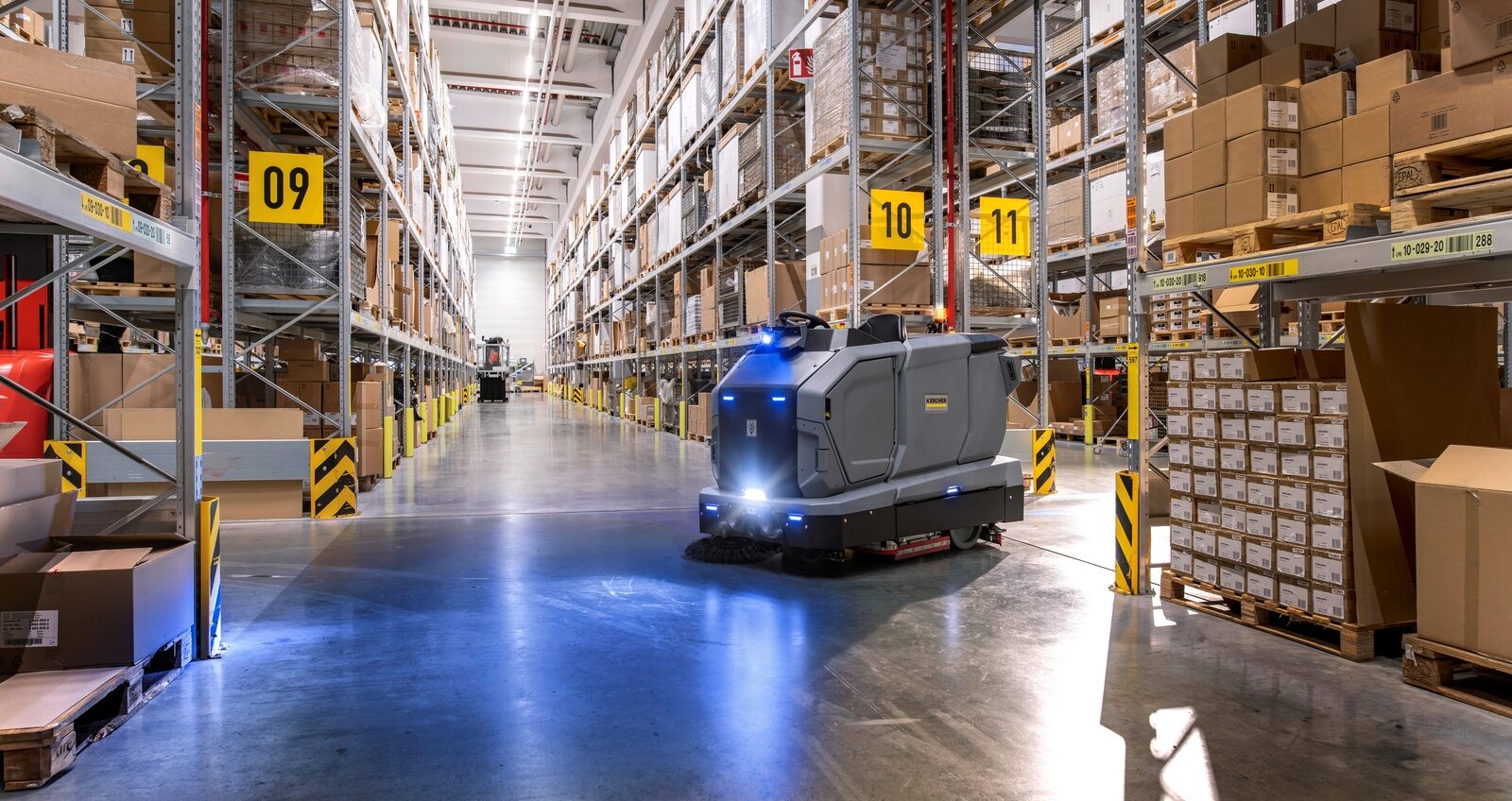 Autonomní úklid s průmyslovými roboty šetří čas i pracovní síly