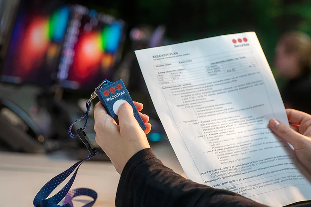 Probíhá rozvoj služby IoT tísňového tlačítka. Dostane i GPS